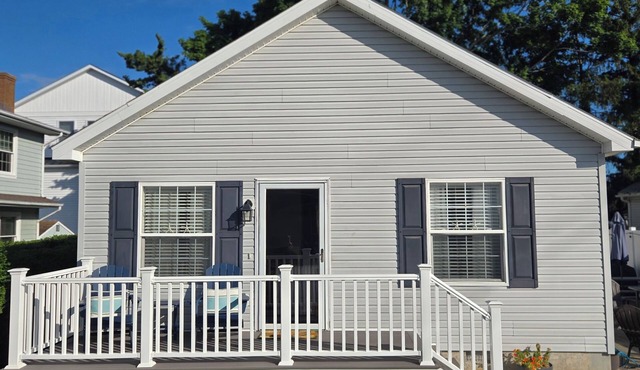 2 Blocks to the Beach! Cozy 4BR Ranch, 7-Car Parking & Huge Patio in Rehoboth Beach