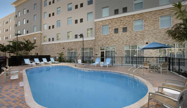 2 Comfortable Pet Friendly Units Close to Art Deco District with Outdoor Pool!