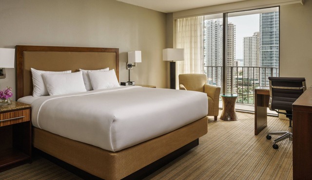 2 Connecting Suites at a 4⭐️ Hotel