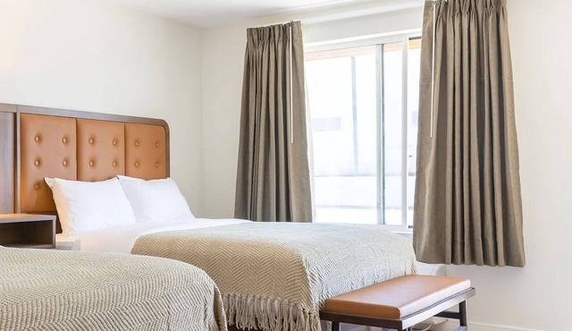2 Deluxe Rooms in East Nashville near Ryman Auditorium | Pool Access