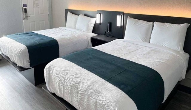 2 Full Beds|Non-Smoking|Micfridge