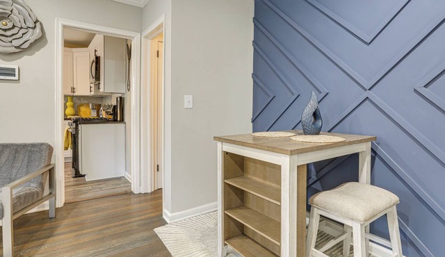 2 Mi to Midtown: Chic Apartment in Atlanta!