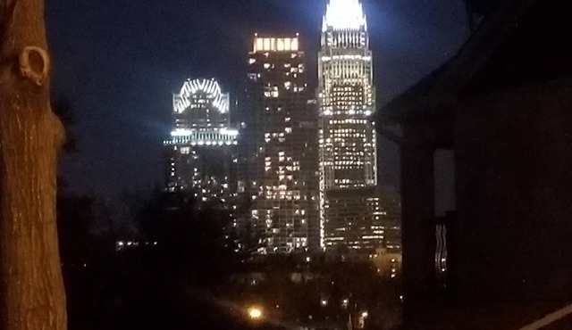 2 Minutes to Uptown Charlotte: Great In-Town Stay & City Skyline View!