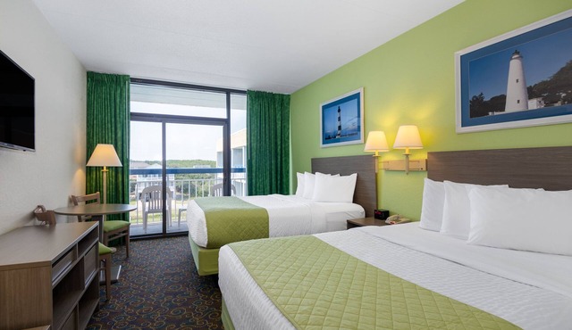 2 Queen Beds Guestroom with Pool View in Kill Devil Hills