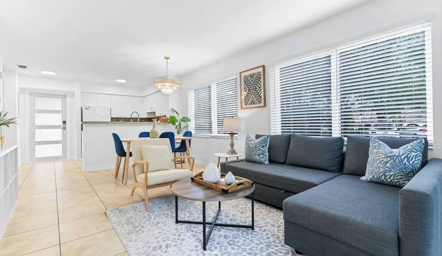 290A - Boca Retreat w/Pool, Parking, Near Evert Tennis & Shops