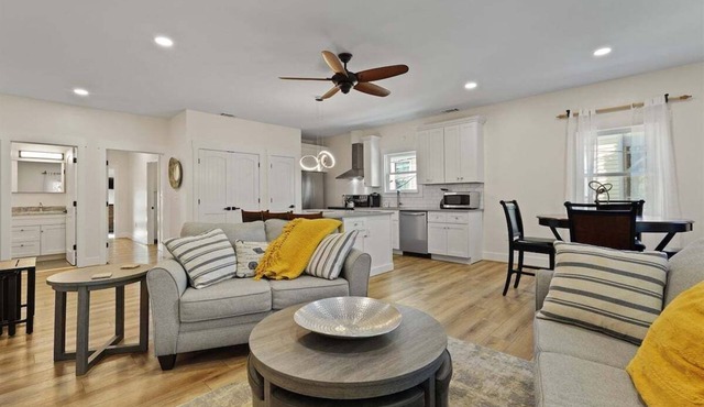 2bd/2ba Townhome * Renovated * 30+ day stay