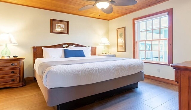 2BR Beach View Cottage | Porch | Pools | Free Parking