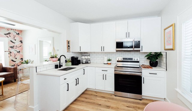 2BR Furnished Apartment - Monthly Stays - Downtown St Petersburg