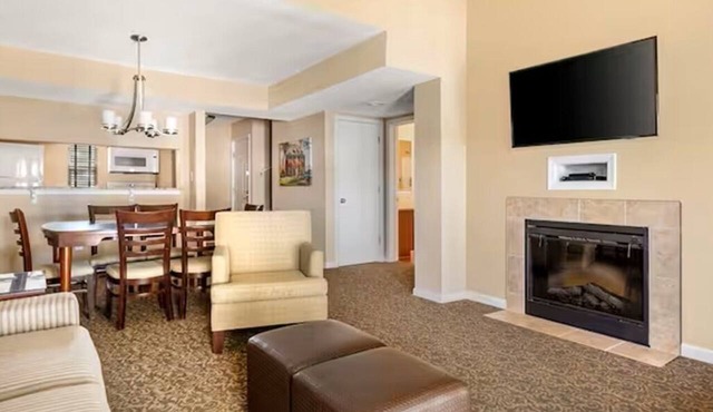 3 BDRM, SLEEPS 8, HISTORIC POWHATAN RESORT, COLONIAL WMSBRG, 8 MILES TO SEAWORLD
