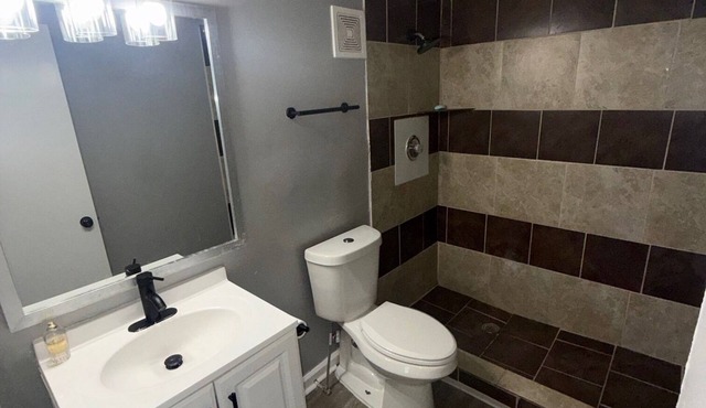 3-Bedroom Apartment with WiFi and Convenience
