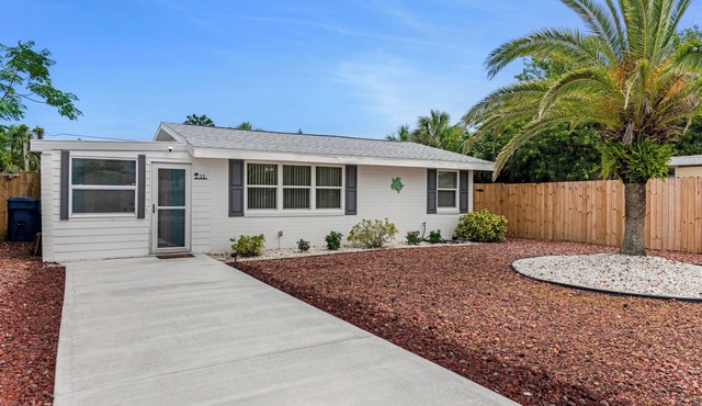3-bedroom house in welcoming Ormond Beach with AC, WiFi. Enjoy your stay