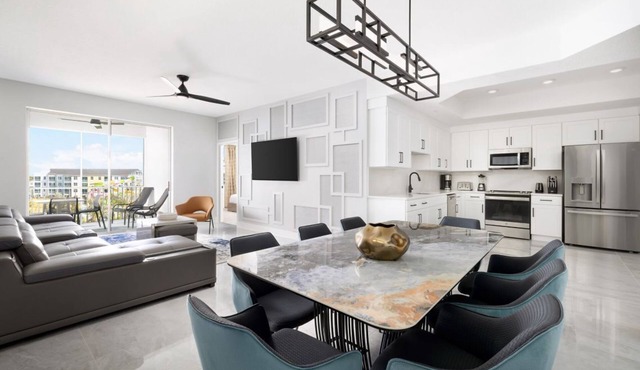 3-bedroom in Villatel Orlando Resort that sleeps 8 with waterpark and amenities