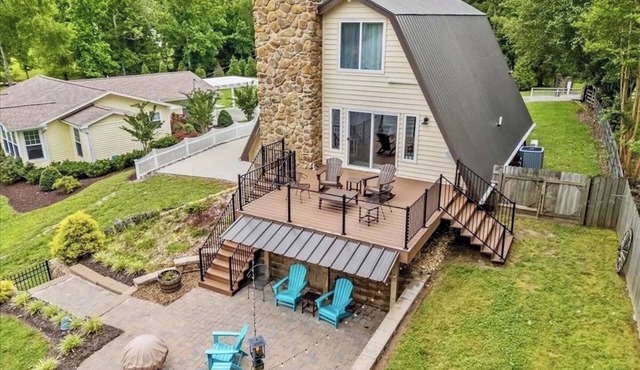 3-bedroom waterfront cottage with unmatched views and dock on Tennessee River