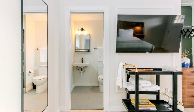 3 Charming Rooms in East Nashville near Ryman Auditorium | Pool & Free Parking