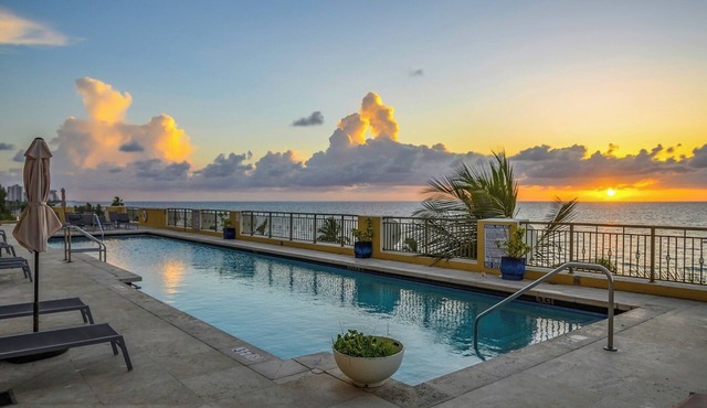 3 Oceanfront King Suites Beach Access, Spa, Dining, Sky Bar