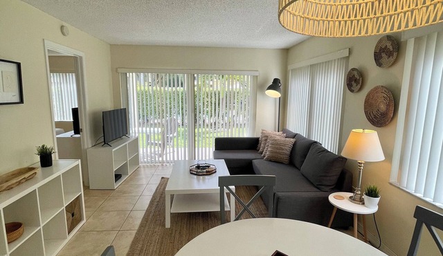 310B - Boca Retreat w/Pool, Parking, Near Evert Tennis & Shops