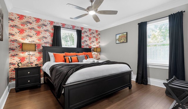 3BR - 2 King Beds, Game Room, Firepit, EV charger in Kings Mountain