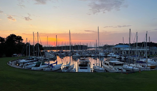 3BR/3BA Updated Townhome on the Marina — 3 decks and great sunsets!