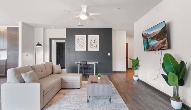 3BR | King Bed | Balcony | North Raleigh
