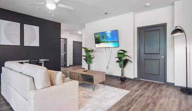 3BR | King Bed | Balcony | North Raleigh