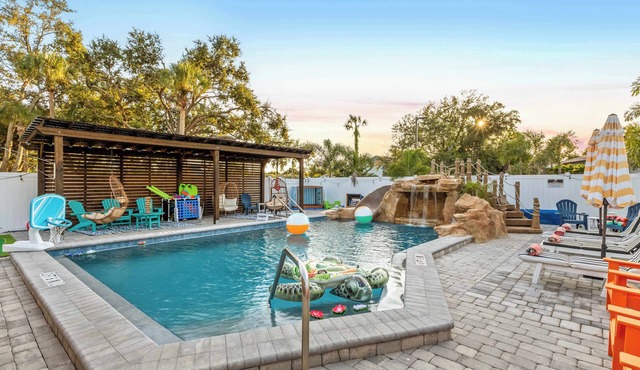3BR Resort Condo · Pool, Slide, Games · Min to IMG