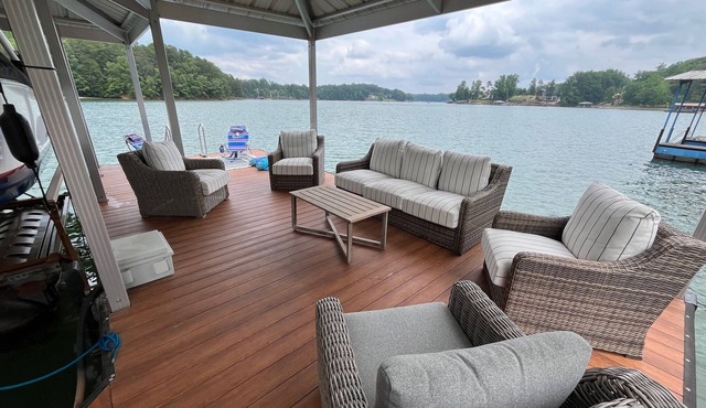 4 bdrm house on Lake Keowee