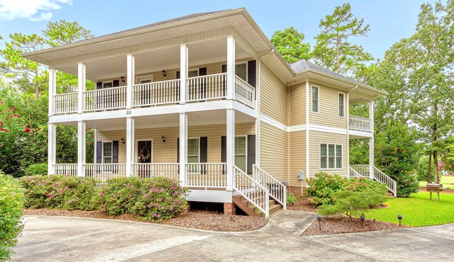 4 Bedroom 4.5 Baths, Sleeps 8 on course #5