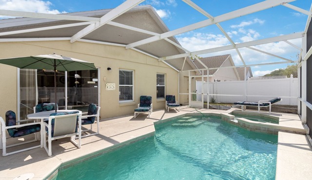 4 Bedroom Home and Private Pool,