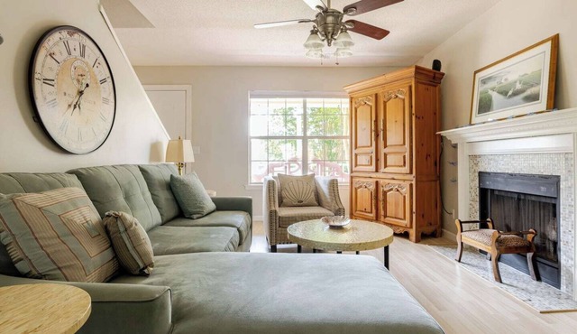 4 bedroom home with new Media room located between Savannah and Tybee Island.