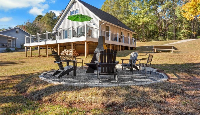 4-bedroom house in peaceful Townville with cool AC breeze