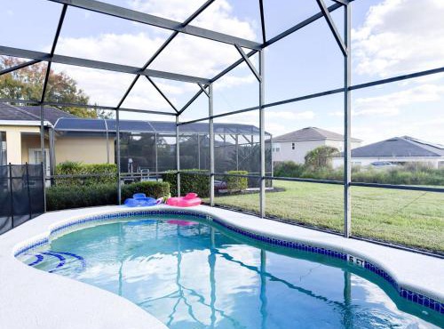 4 bedrooms pool home with game room Calabay