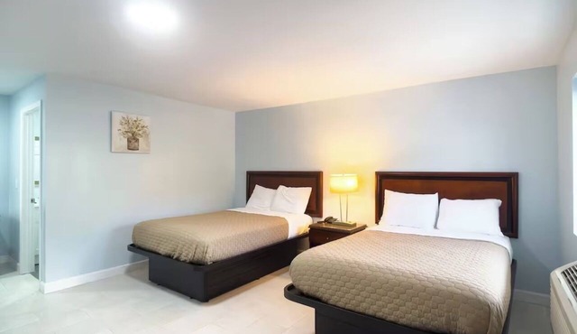 4 Charming Rooms Near Hiking Areas and Dining Spots, w/Free Parking