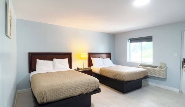 4 Group-Friendly Rooms Near River Activities & Local Food Spots w/Free Parking in Claiborne County