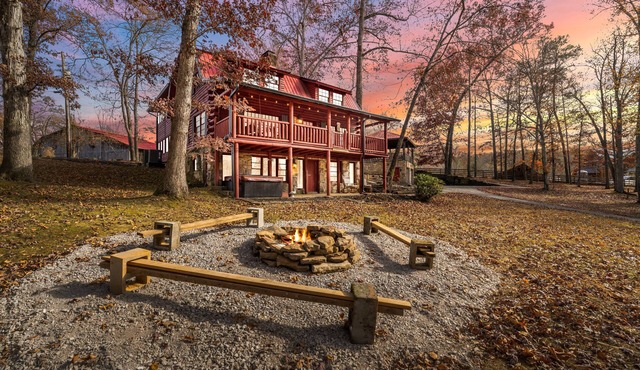 4 Private Cabins 16 Acres Hot Tubs Sauna Near UTK
