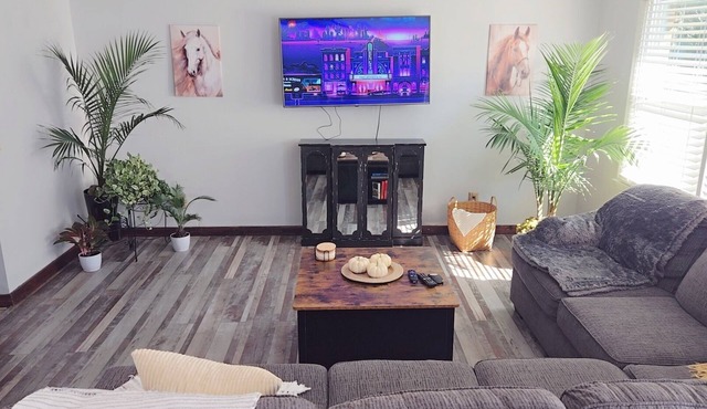 4BR/2BH w/Firepit + Hammock + Game Room, near downtown Wilmington + Beach