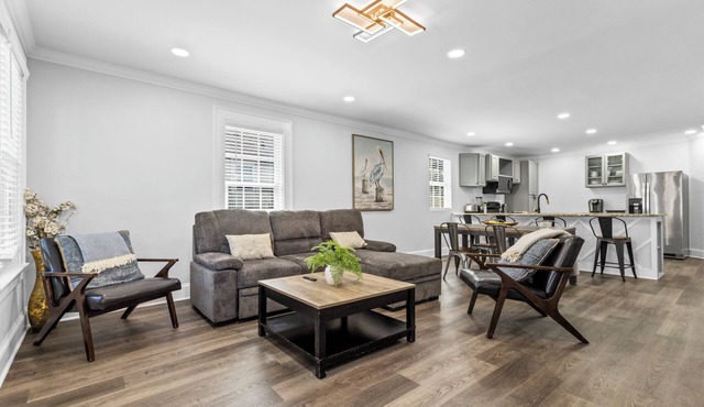 4BR Bright and Modern - Close to Everything