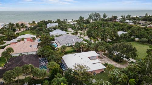 4BR Pool Home with Private Beach Access in Vero Beach