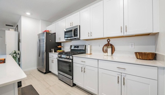 5 BR Home/Sleeps 10/3 Offices/Fenced/Garage