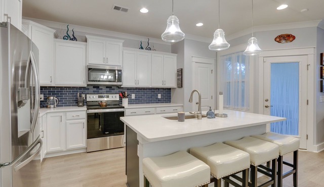 5 Mi to Beach: HHI Townhome w/Screened Porch