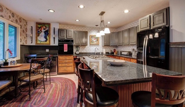 5-Star Home EVADES the Storm! Now take 15% off Sun thru Thur through December 15