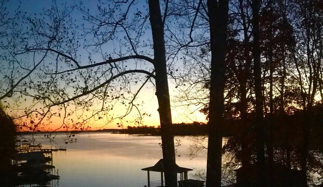 5 star LKN single story guest house with dock/slip access