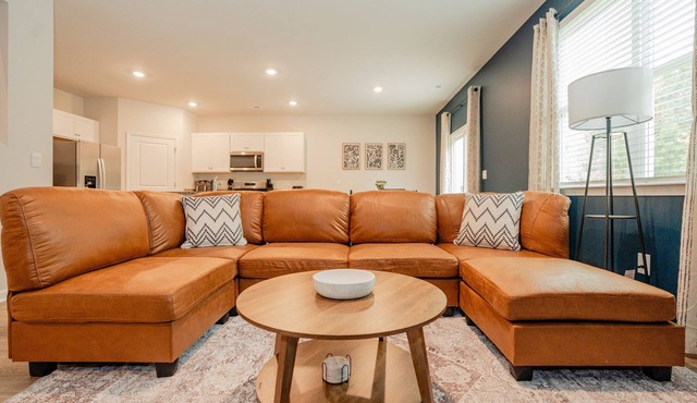 5BR/3B, Sleeps 13, Pets+, Garage - Blue