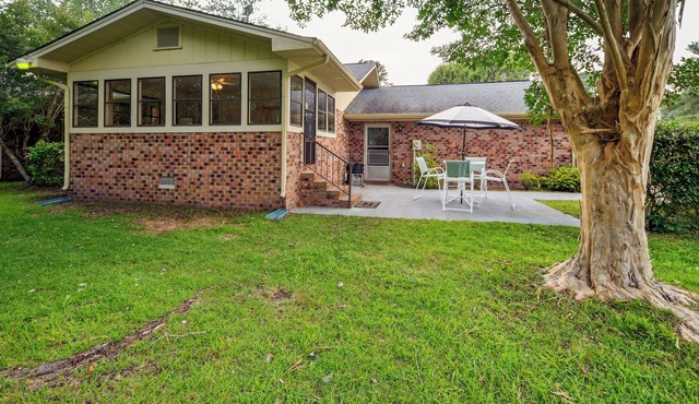 6 Mi to Beach: Myrtle Beach Escape w/Sunroom!