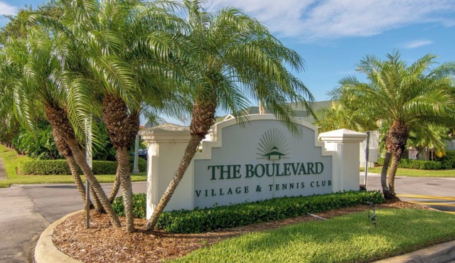 6 minutes to Beach at Premier Tennis Club