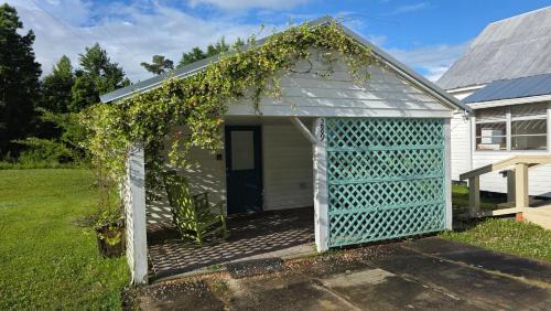 '60s '70s Studio with Free Boat Ramp Access