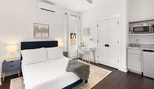 697 King A1 · Fresh & Modern 30-Day Rental