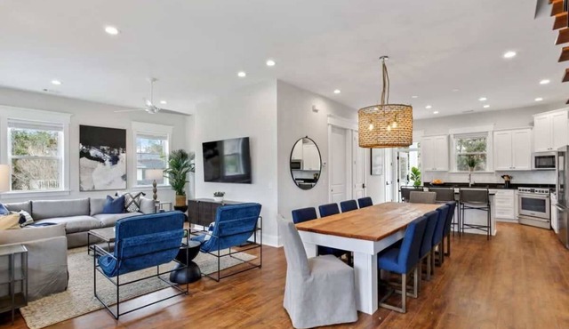 6BR Estate & Cottage | Hot Tub | Near Beach