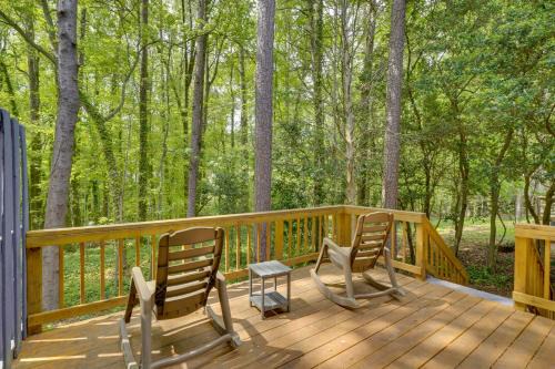 7 Mi to Dtwn Raleigh: Townhome w/Deck!