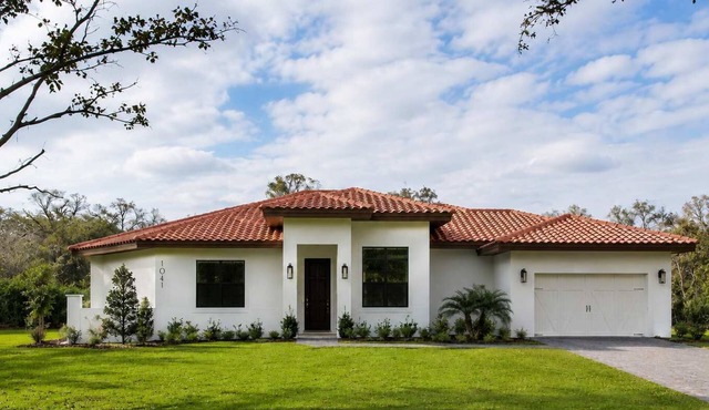 8 bed room, 4 bathroom, Private Pool/Spa Villa in Lithia