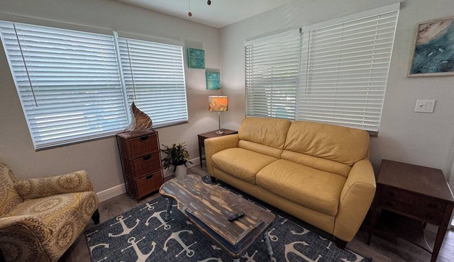 875 Oasis #4 Location!